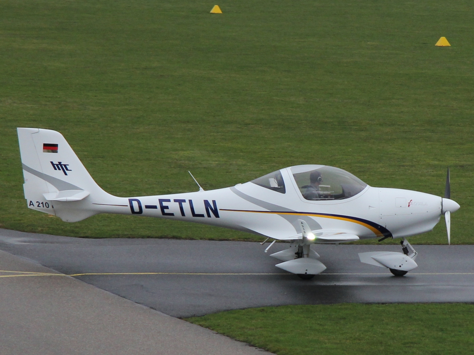 Aquila A210 AT01