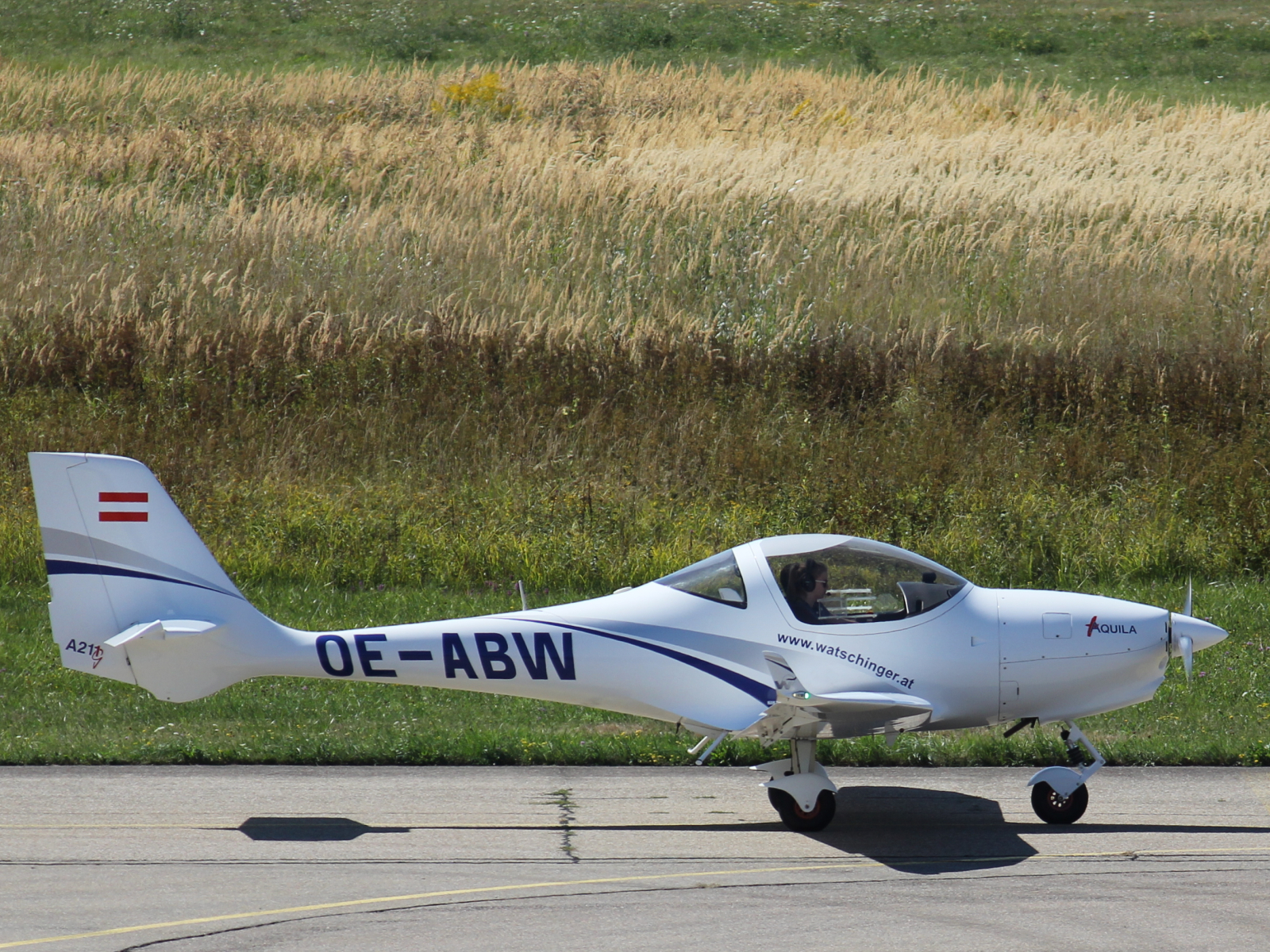 Aquila A211