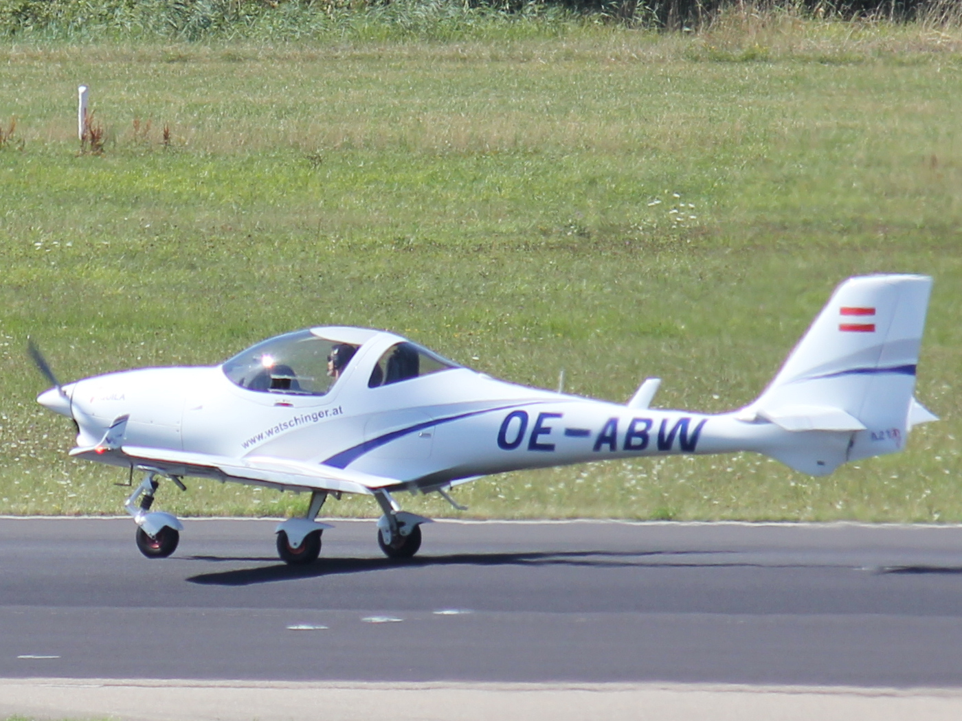 Aquila A211