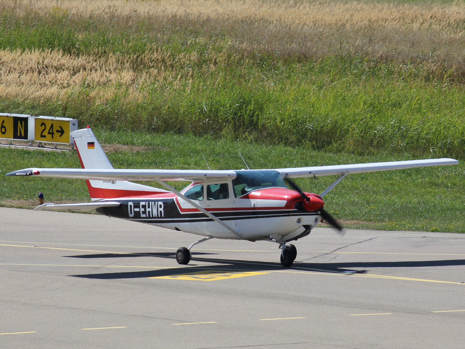 Reims-Cessna FR182 Skylane RG