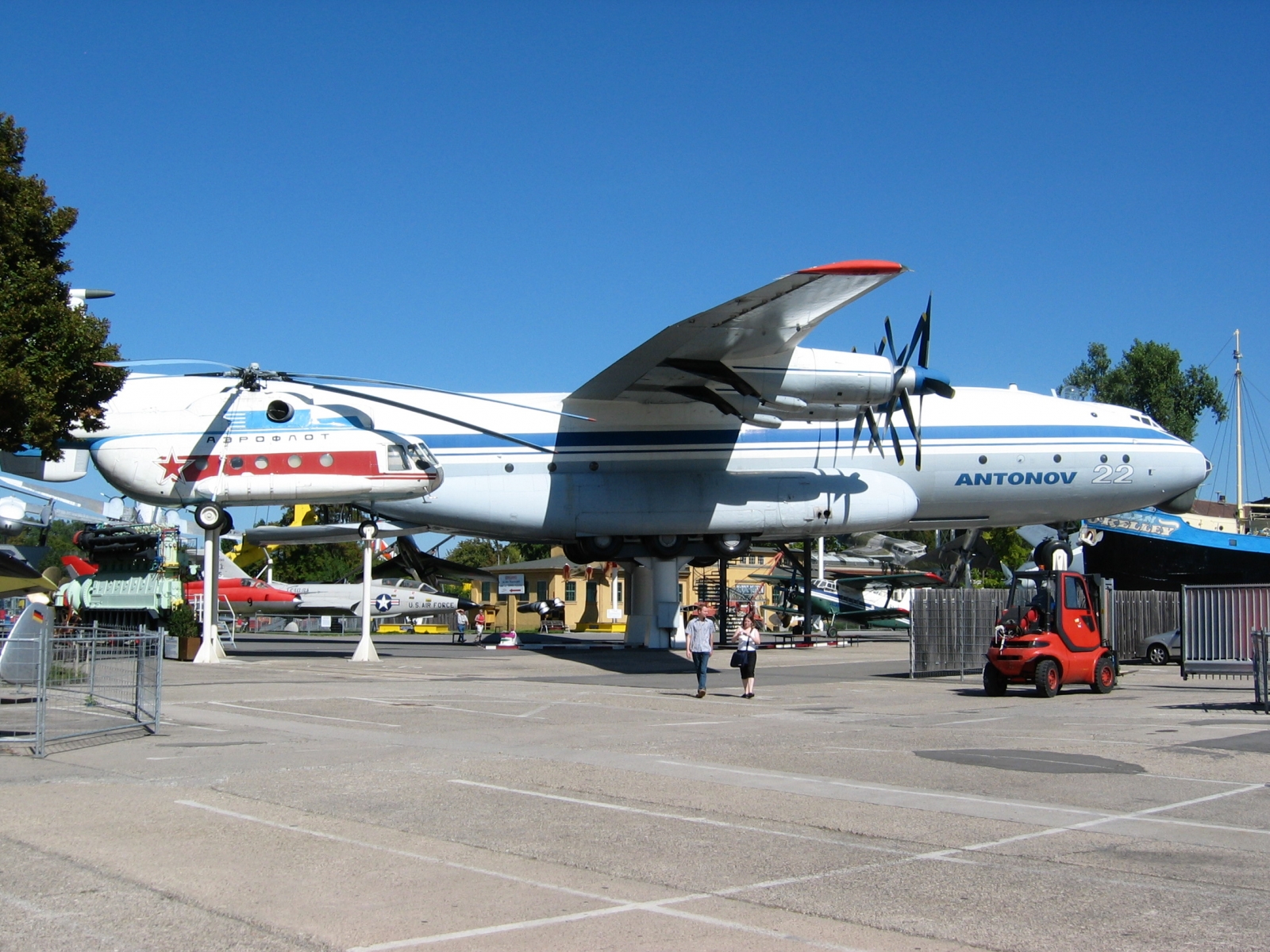 Antonov AN-22