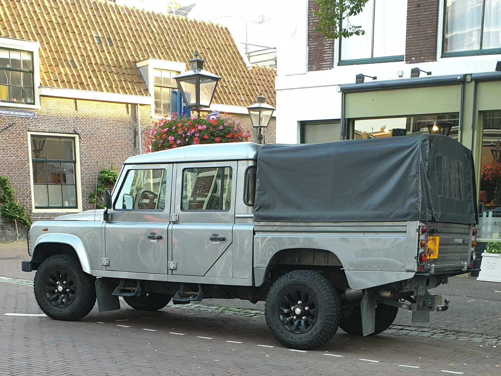 Land Rover Defender 130