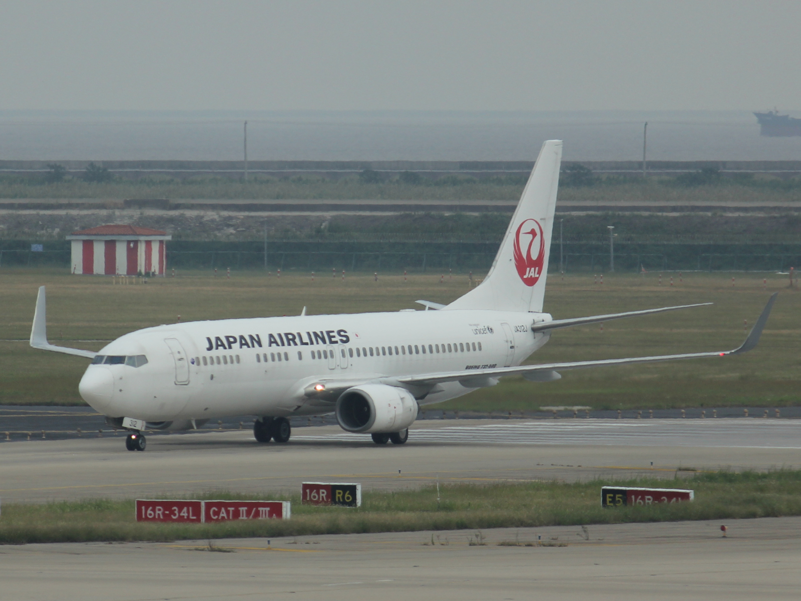 Boeing 737 von Japan Airlines