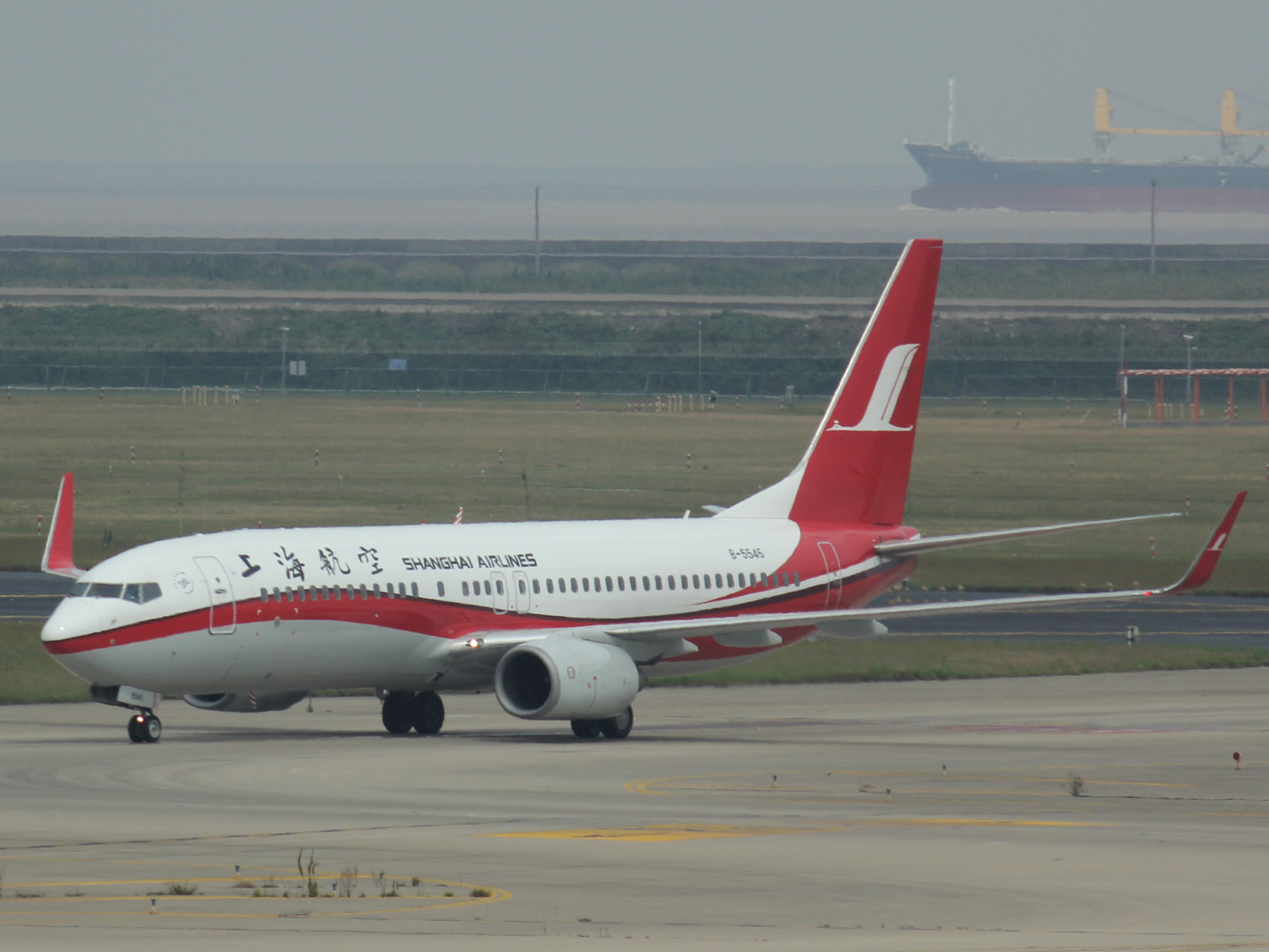 Boeing 737 von Shanghai Airlines