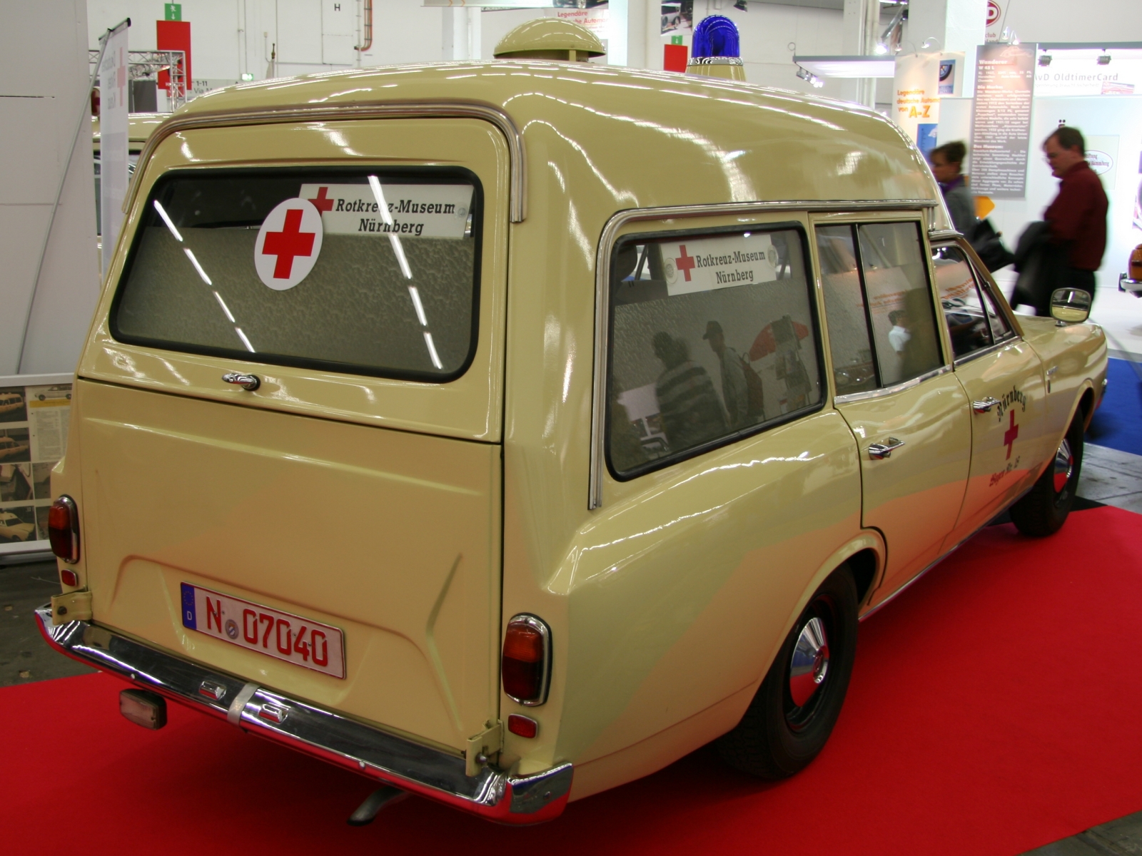 Opel Rekord C 19 S Krankenwagen des Deutschen Roten Kreuzes