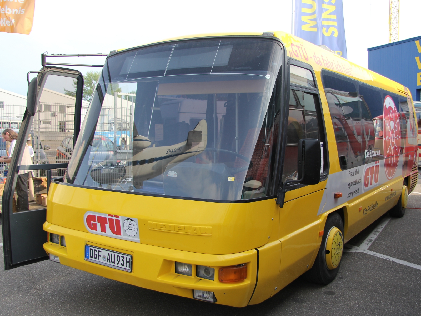 Neoplan 8008 D