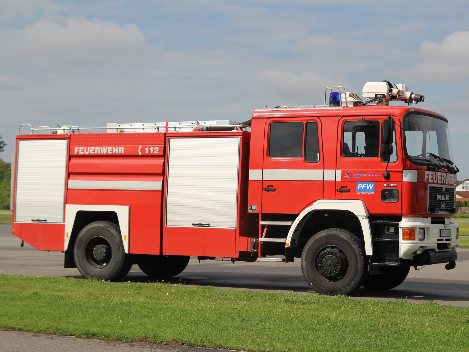 MAN 19.362 Feuerwehr mit Aufbau von Rosenbauer