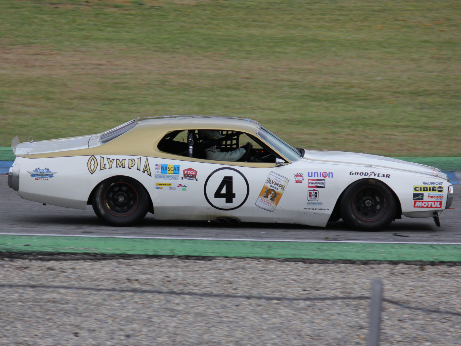 Dodge Charger Hemi V8