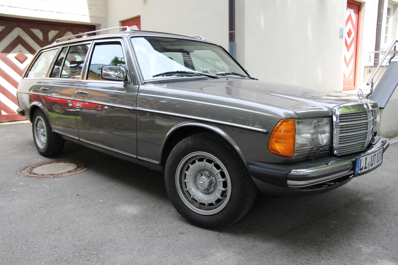 Mercedes Benz 230 TE S 123