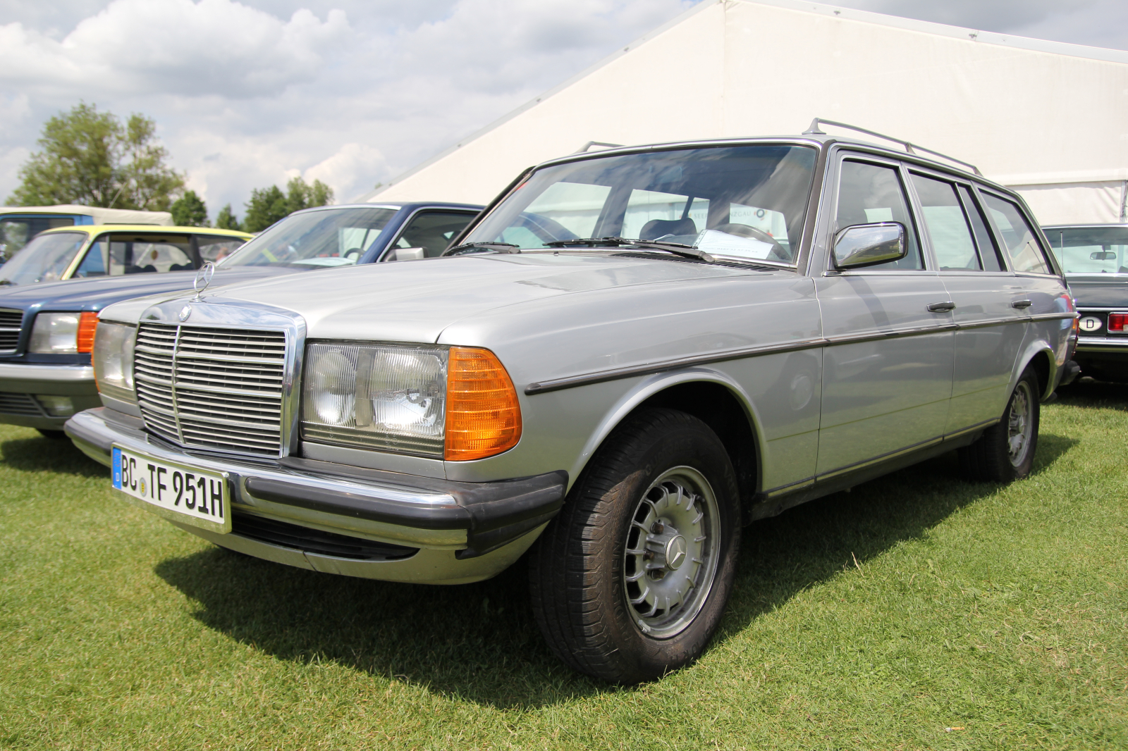 Mercedes Benz 230 TE S 123
