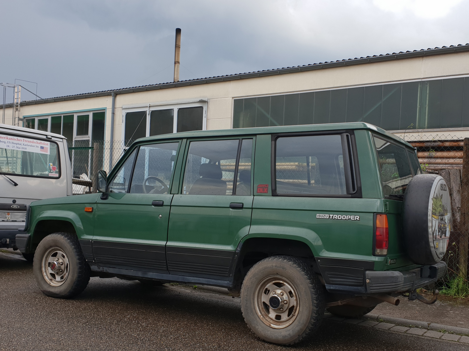 Isuzu Trooper DLX 4WD