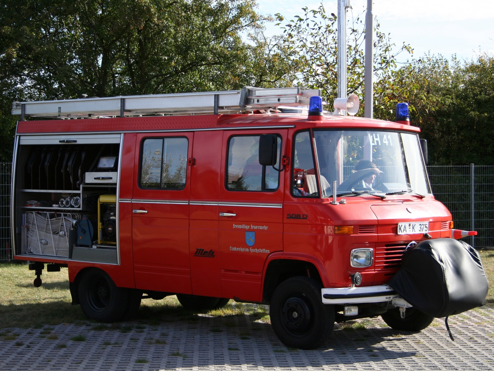 Mercedes Benz 508 D mit Aufbau von Metz Feuerwehr