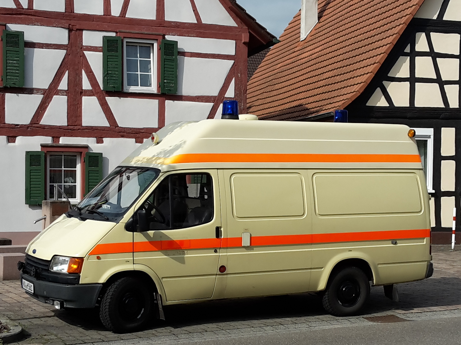 Ford Transit Deutsches Rotes Kreuz