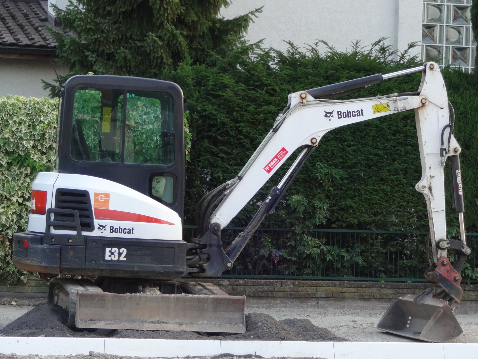 Bobcat E32