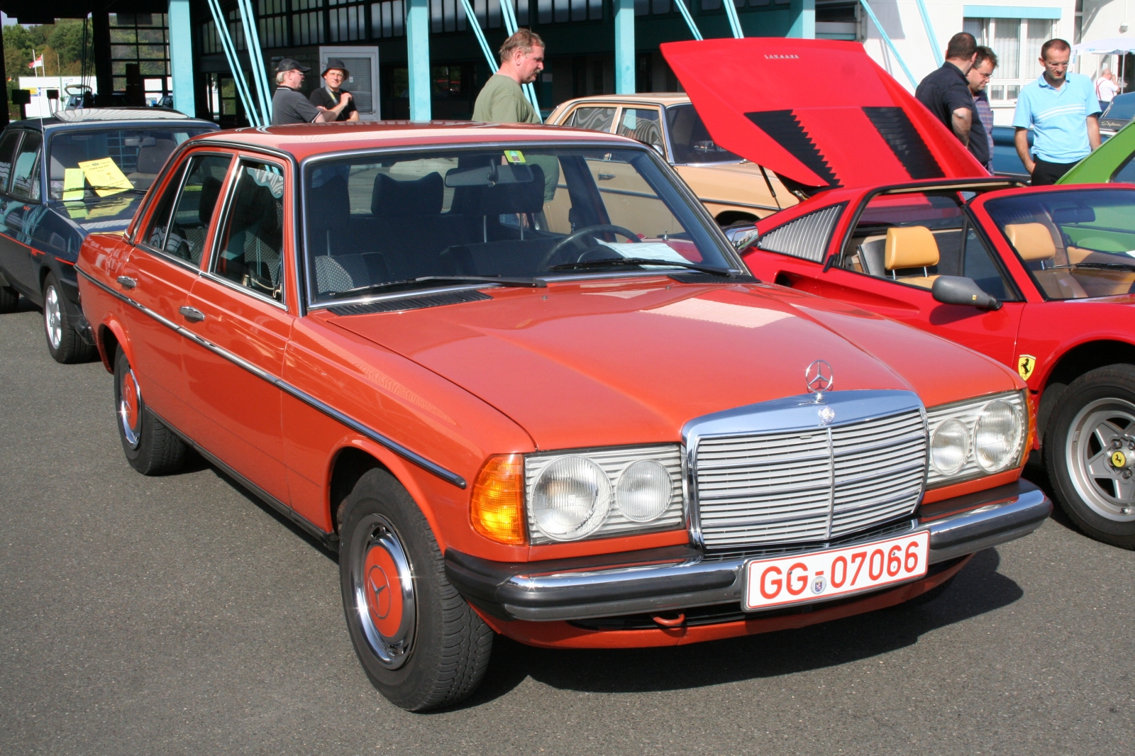 Mercedes Benz W 123 Bildersammlung von Christof Rezbach