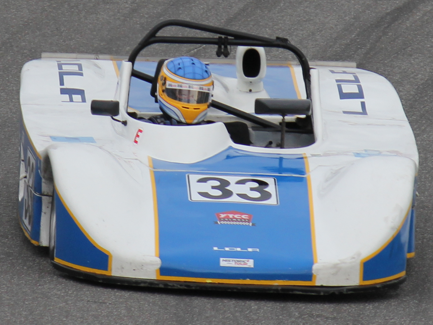 Lola T 86