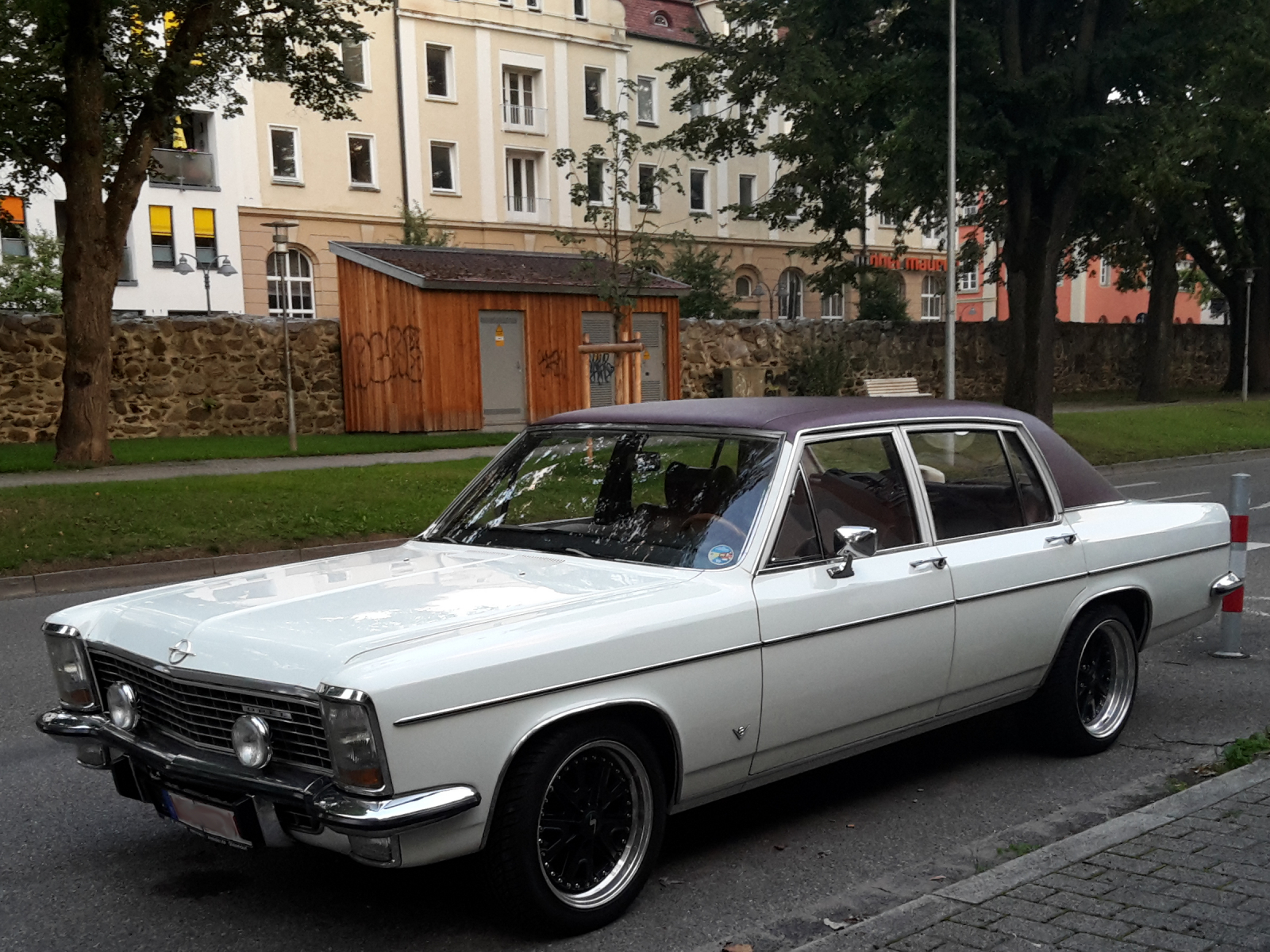 Opel Diplomat V8