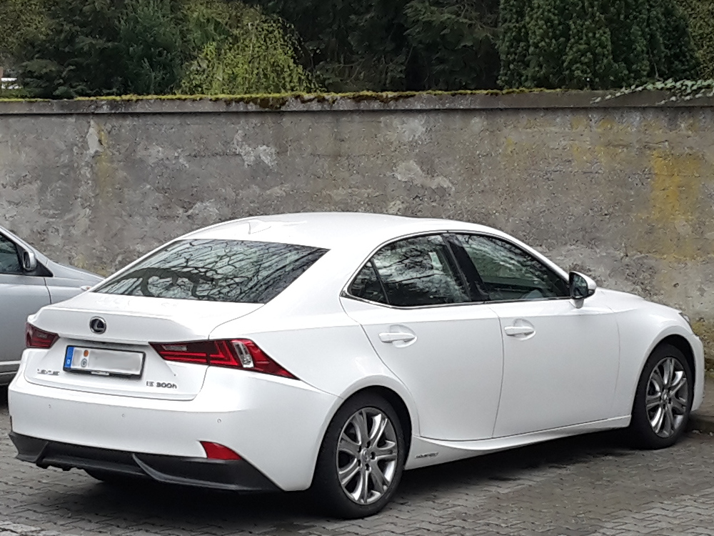 Lexus IS 300h XE3