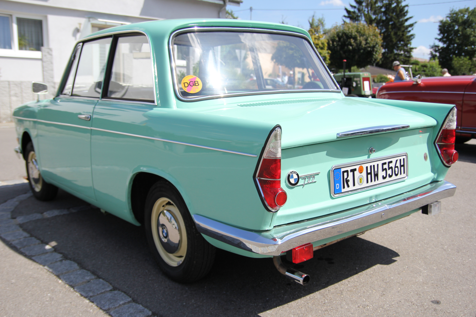 BMW 700