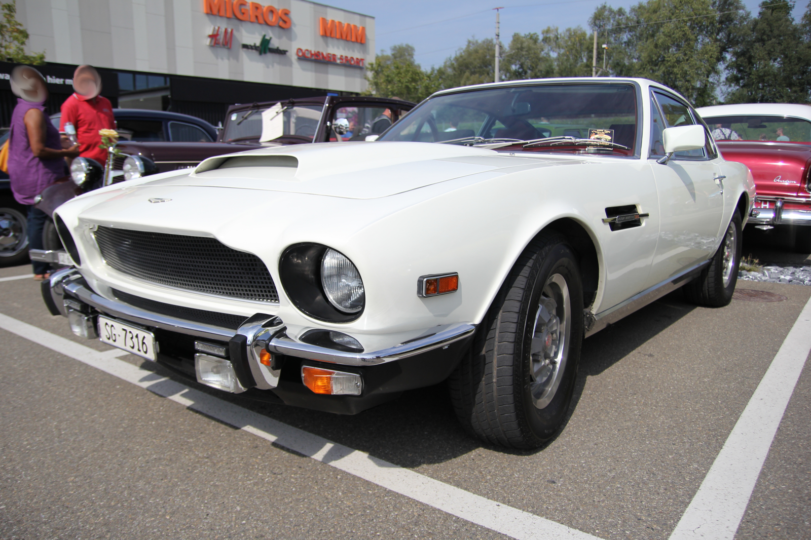 Aston Martin V8