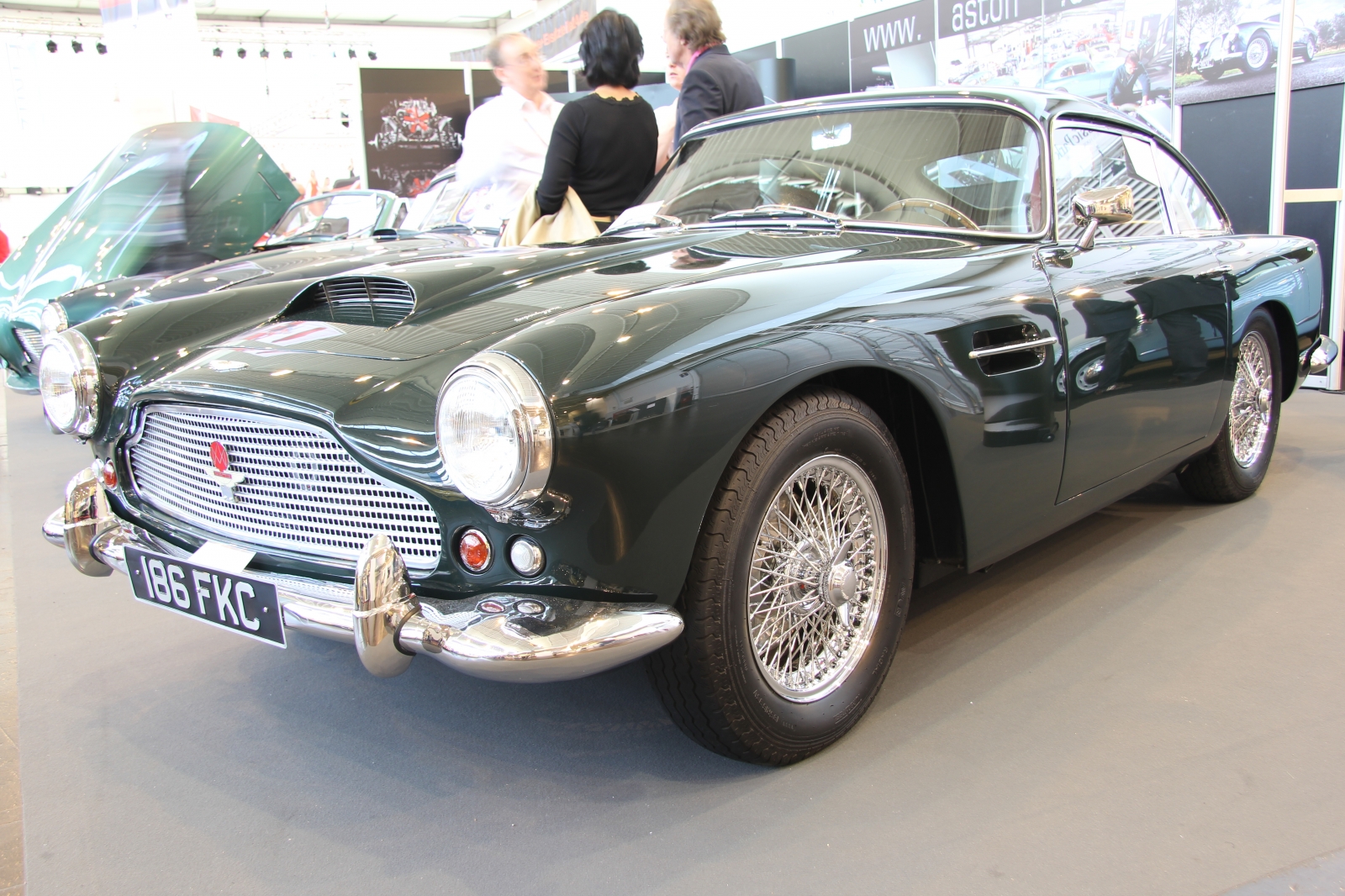 Aston Martin DB4