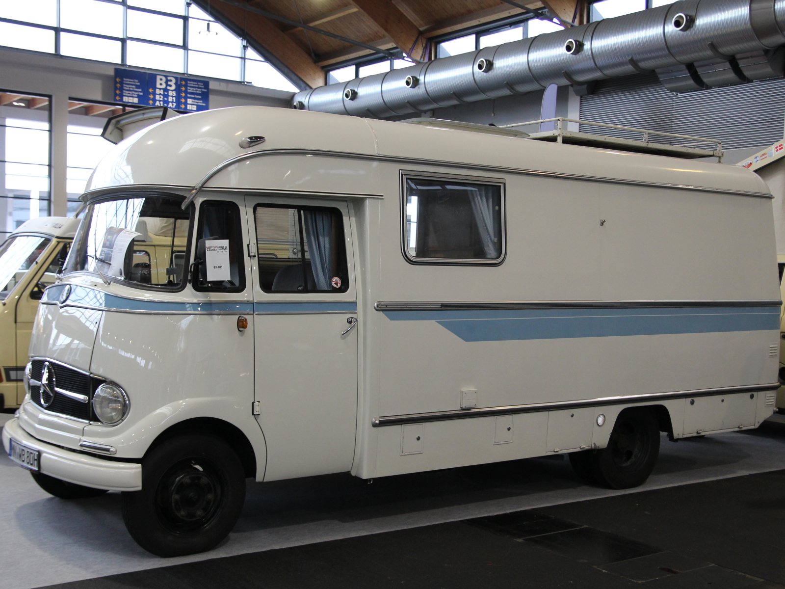 Mercedes Benz 319 D mit Aufbau von MIKFA