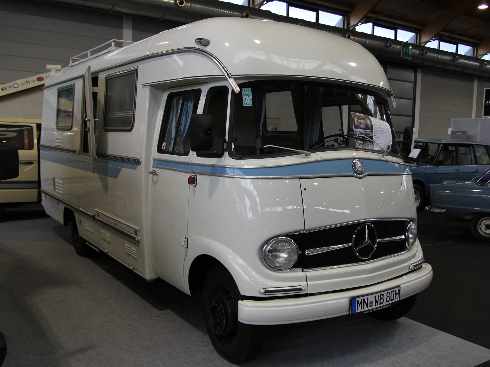 Mercedes Benz 319 D mit Aufbau von MIKFA